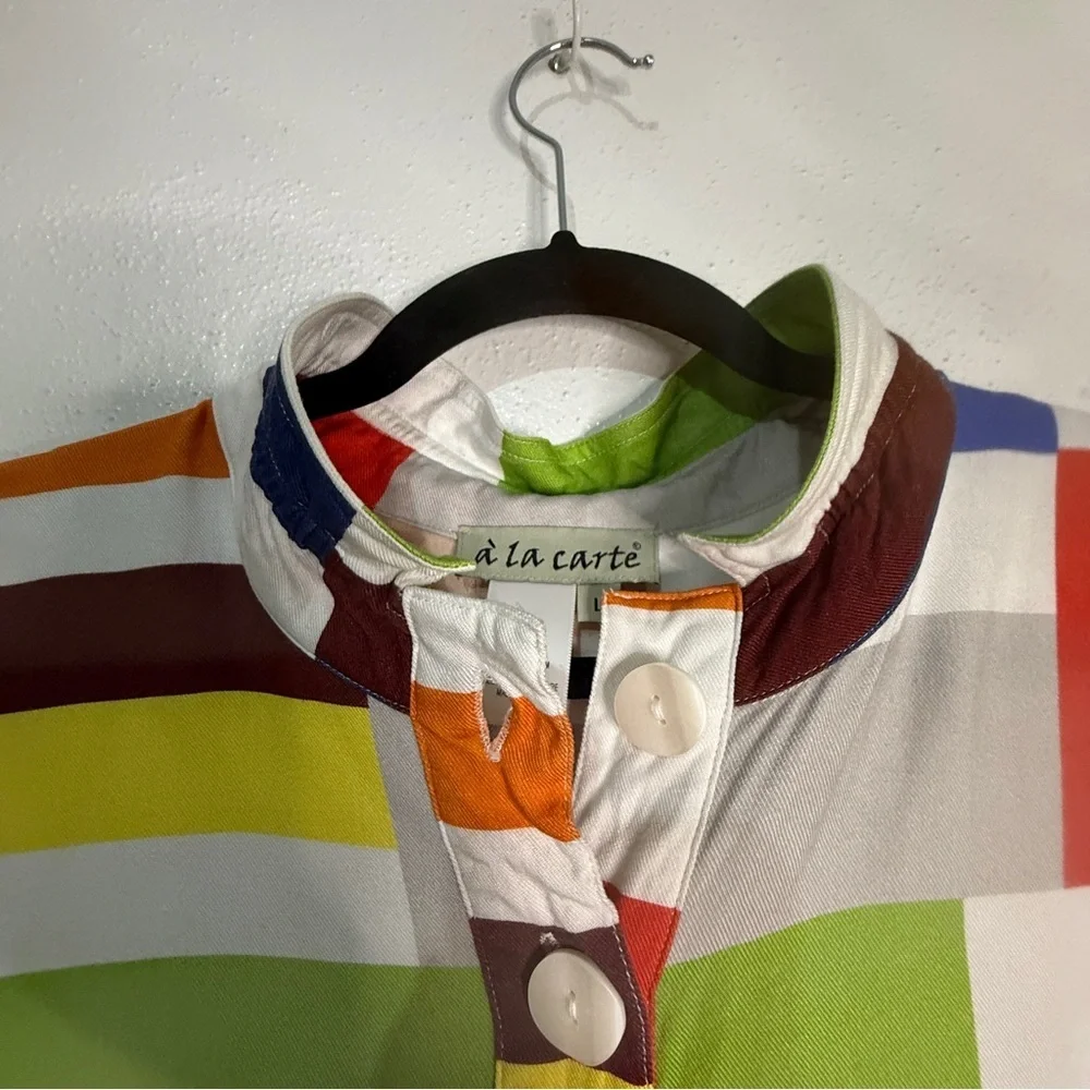 A La Carte Colorful, Casual Button-Up Tunic-Style Blouse. Flexible Collar. Sz L.